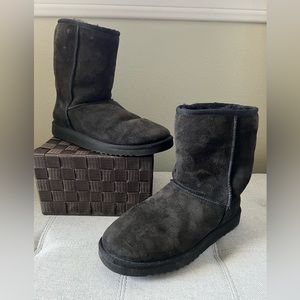 Ugg Australia Classic Short 5825 Black Suede Leather Shearling Boots Size 10